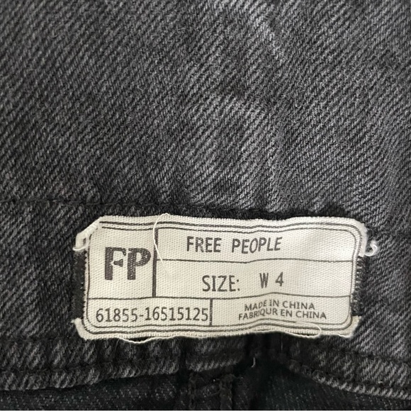 Free People Overall Denim Dress. Raw hem. Size 4 - Picture 5 of 6